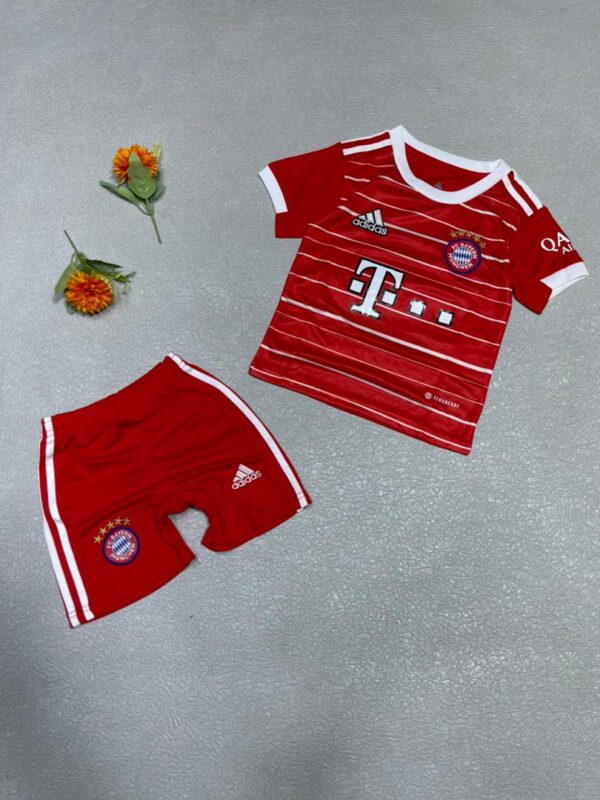 Bayern Munich Home kit for kids 22/23.
