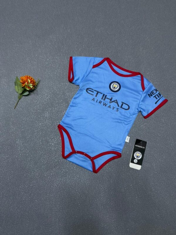 Manchester City 22/23 Home kit for Infants.