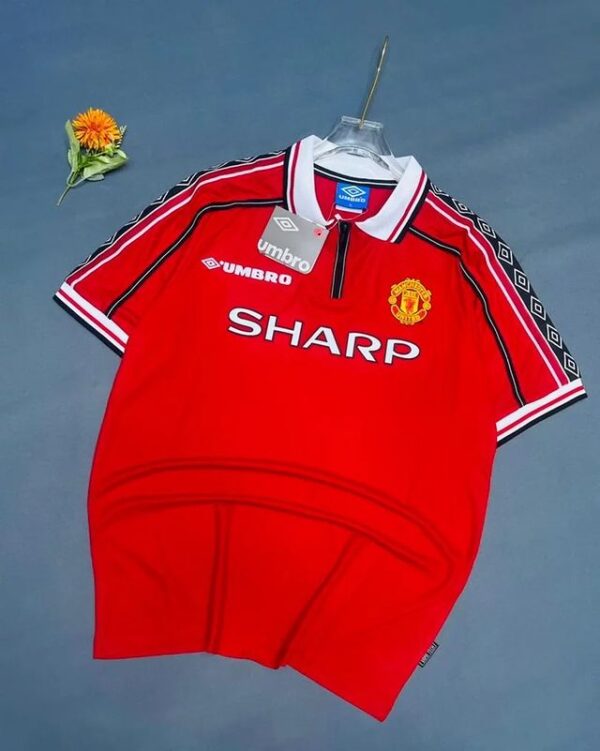 Manchester United 1999 Retro Jersey